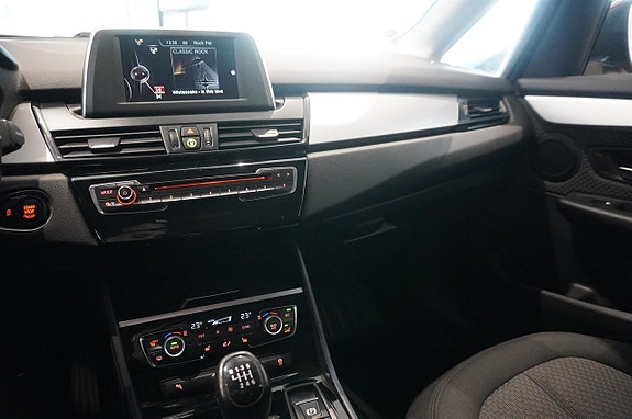 BMW 218i 8 of 13
