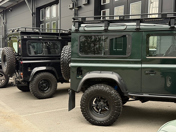 Land Rover Defender 90 4 of 13