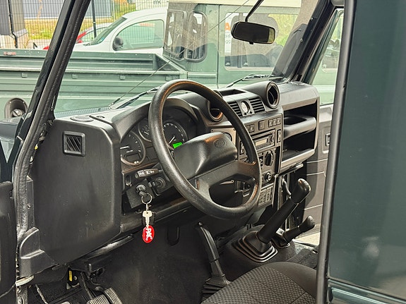 Land Rover Defender 90 9 of 13