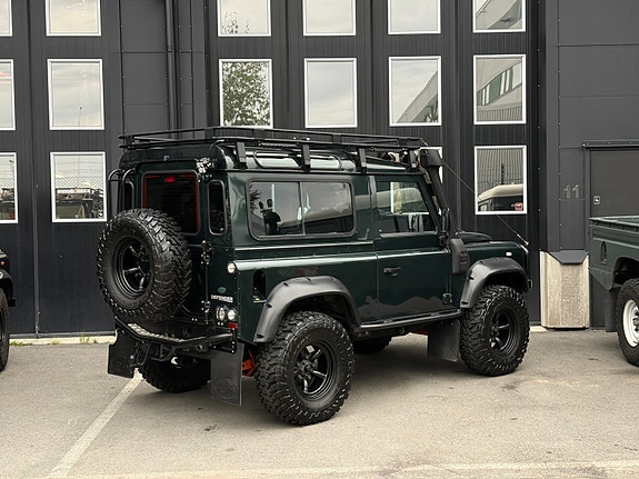 Land Rover Defender 90 2 of 13