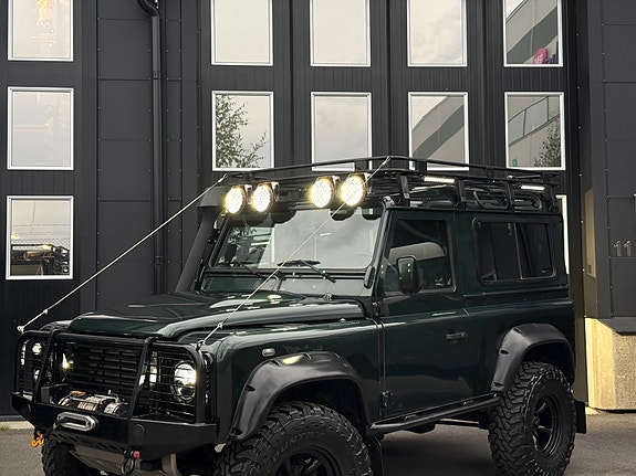 Land Rover Defender 90 12 of 13
