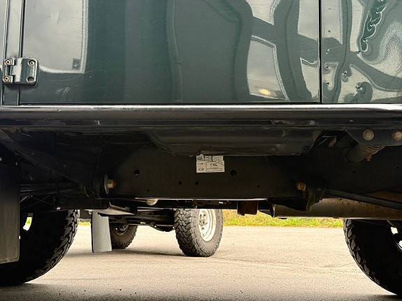 Land Rover Defender 90 13 of 13