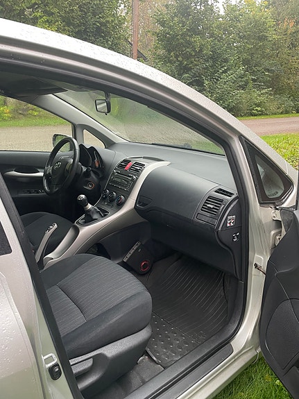 Toyota Auris 4 of 9