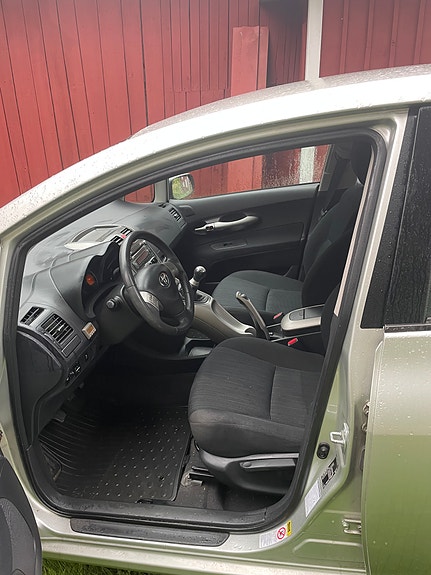 Toyota Auris 6 of 9