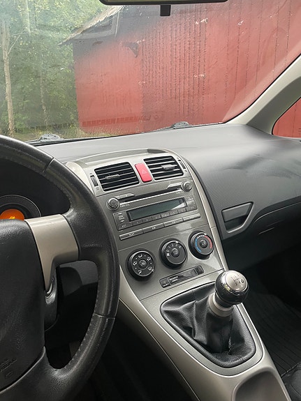 Toyota Auris 7 of 9