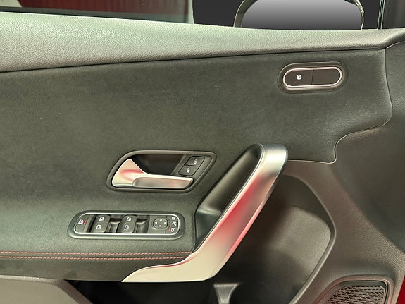 Mercedes-Benz A200 9 of 16