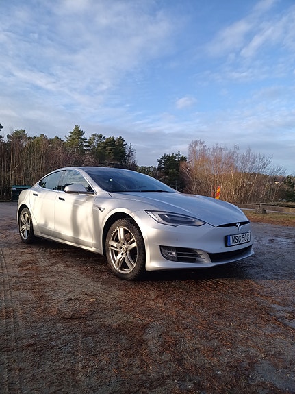 Tesla Model S 3 of 9