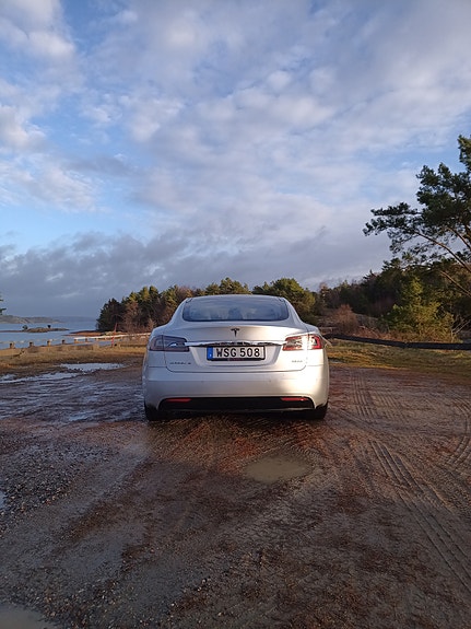 Tesla Model S 6 of 9
