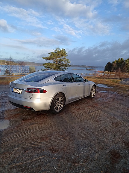 Tesla Model S 5 of 9