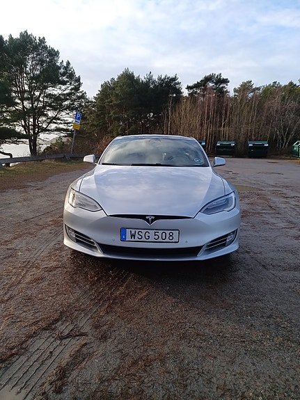 Tesla Model S 2 of 9