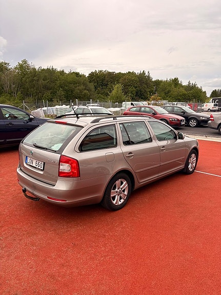 Skoda Octavia 4 of 10