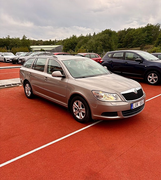Skoda Octavia 2 of 10