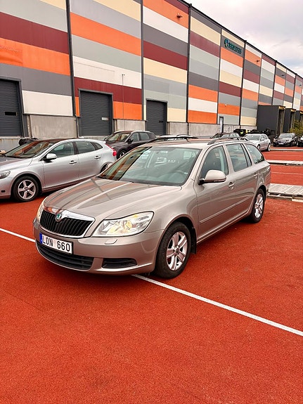 Skoda Octavia 3 of 10