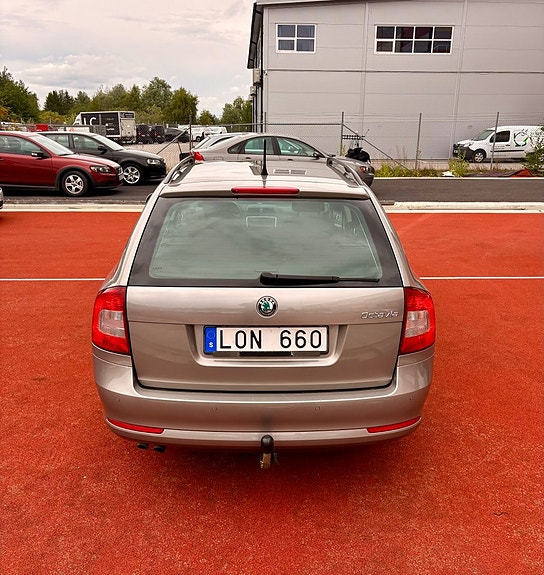 Skoda Octavia 6 of 10