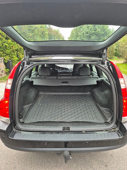 Volvo V70 3 of 5