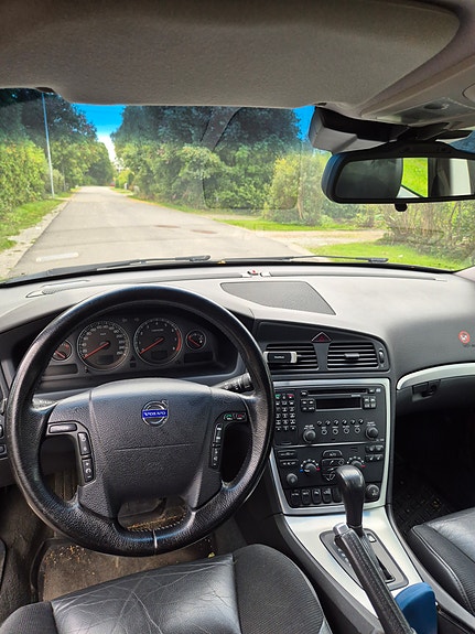 Volvo V70 4 of 5