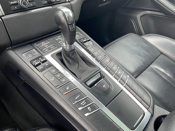 Porsche Macan 11 of 22