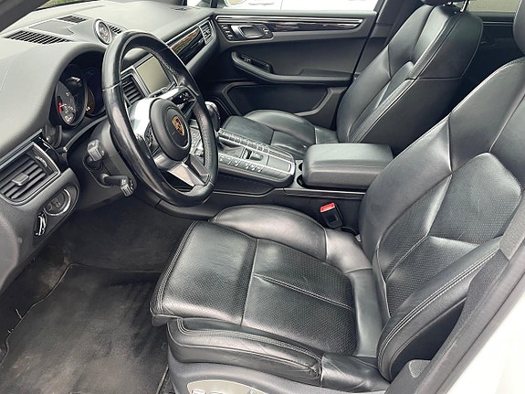 Porsche Macan 5 of 22