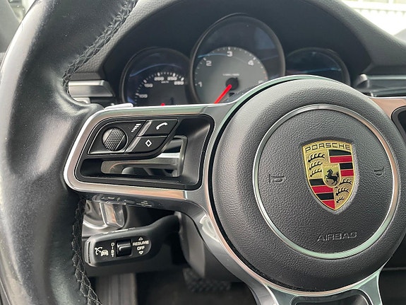 Porsche Macan 8 of 22
