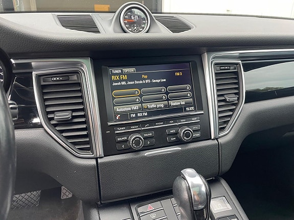 Porsche Macan 16 of 22