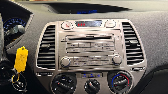 Hyundai i20 8 of 17
