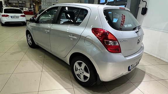 Hyundai i20 10 of 17