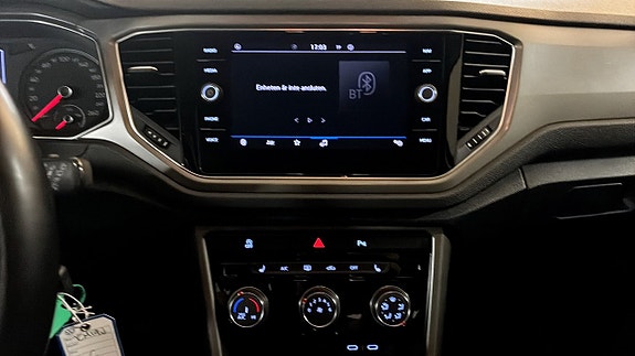 Volkswagen T-Roc 9 of 12