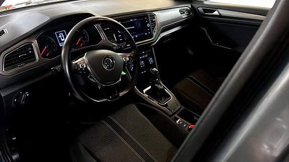Volkswagen T-Roc 7 of 12