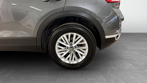 Volkswagen T-Roc 6 of 12