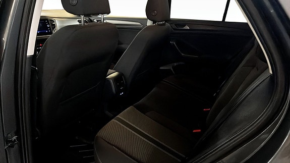 Volkswagen T-Roc 11 of 12