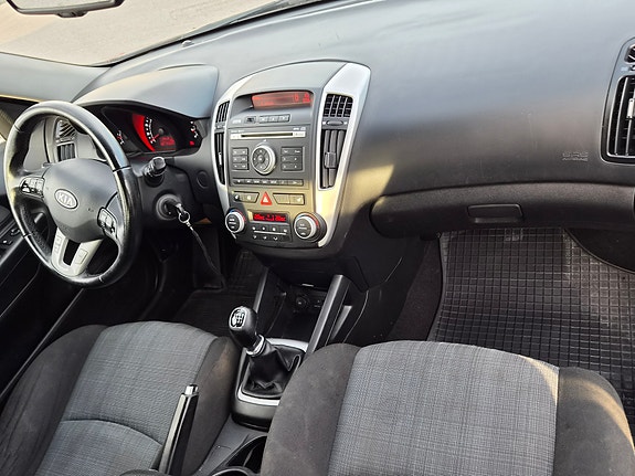 Kia Ceed 4 of 6