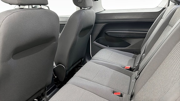 Volkswagen Caddy Maxi 11 of 18