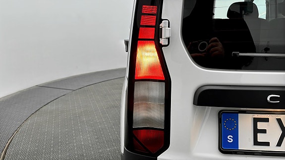 Volkswagen Caddy Maxi 18 of 18
