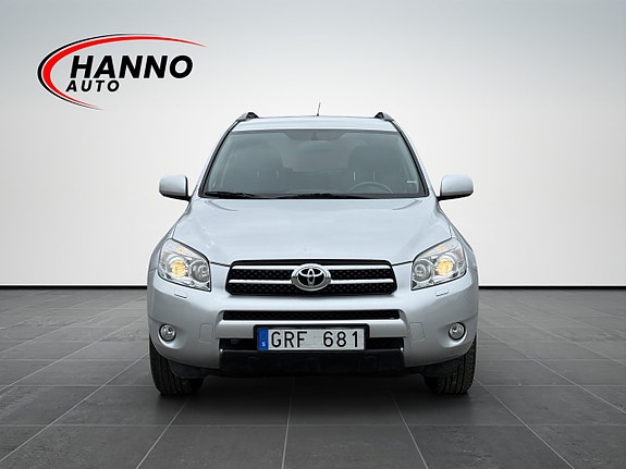 Toyota RAV4 6 of 30