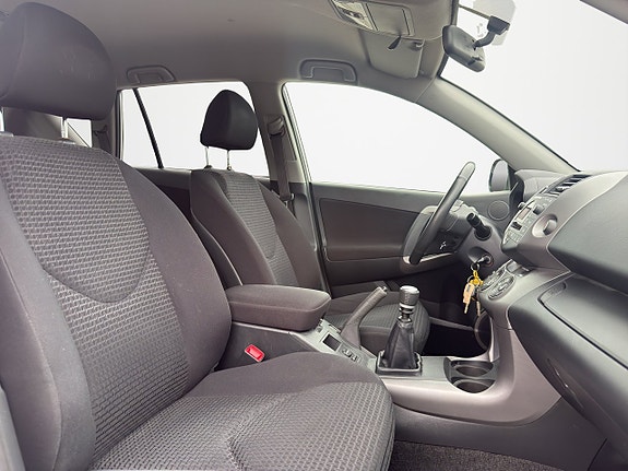 Toyota RAV4 13 of 30