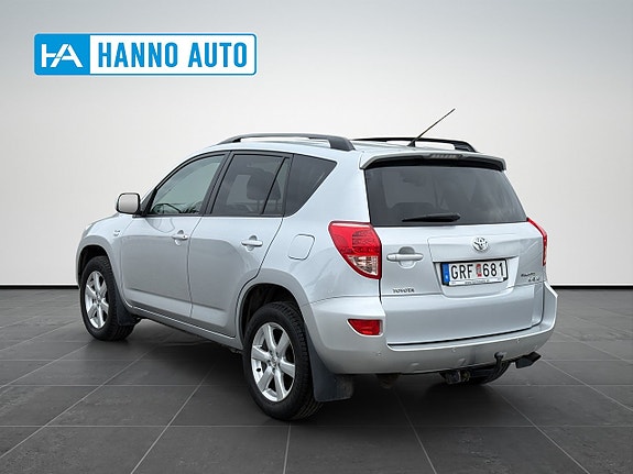 Toyota RAV4 3 of 30