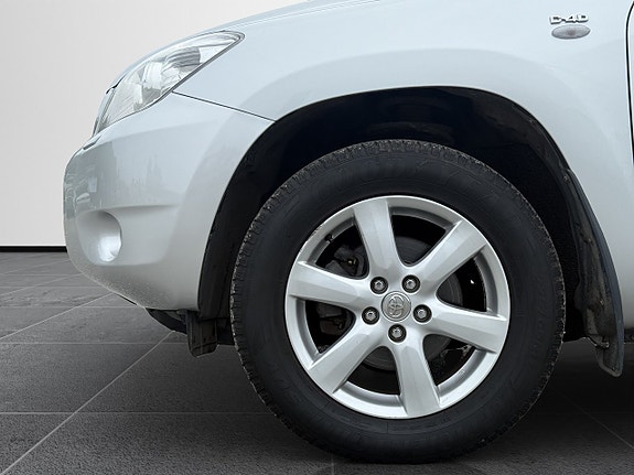 Toyota RAV4 7 of 30