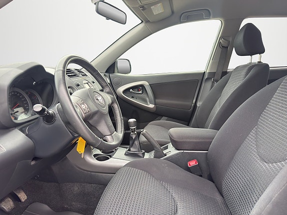 Toyota RAV4 10 of 30