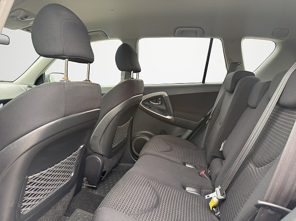 Toyota RAV4 14 of 30