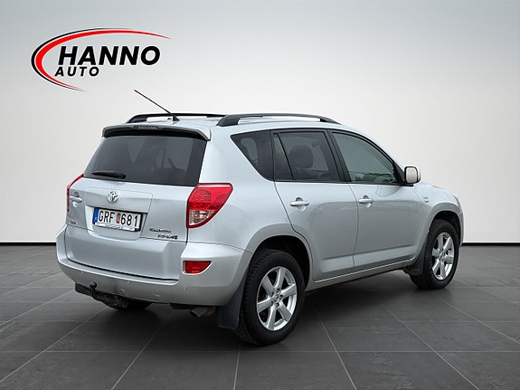 Toyota RAV4 5 of 30