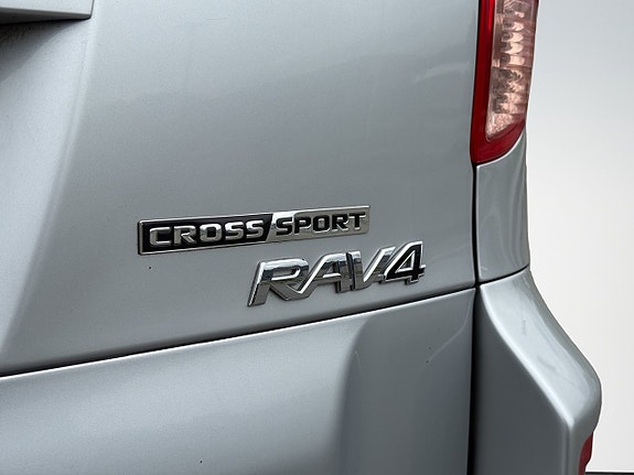 Toyota RAV4 8 of 30