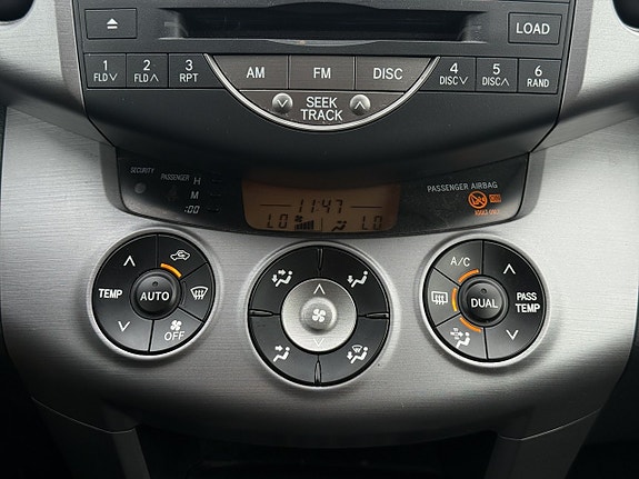 Toyota RAV4 28 of 30