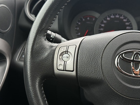 Toyota RAV4 22 of 30