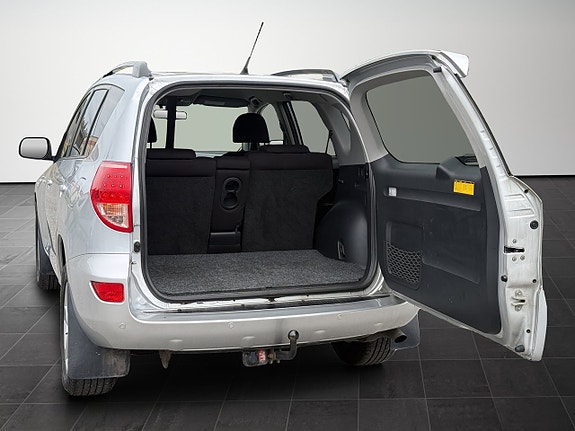 Toyota RAV4 16 of 30