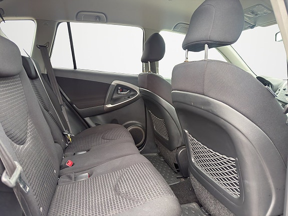 Toyota RAV4 15 of 30
