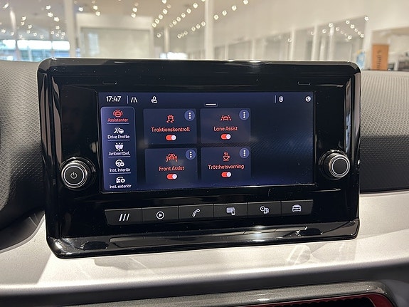 Seat Arona 17 of 20