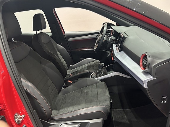 Seat Arona 15 of 20