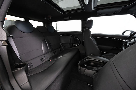 MINI Cooper 15 of 20