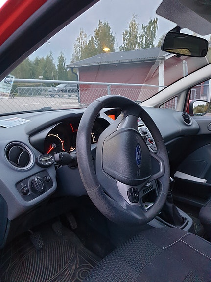 Ford Fiesta 4 of 5
