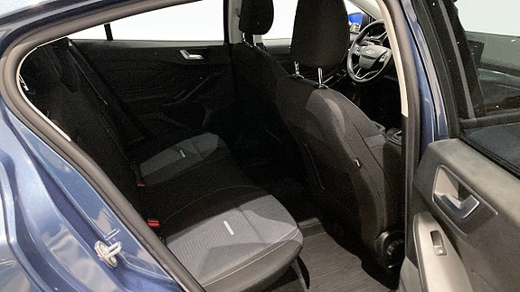 Ford Focus 5 of 9